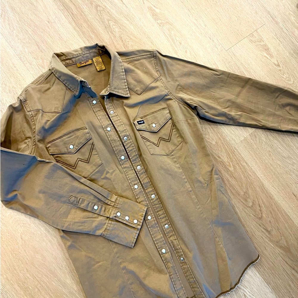 Women’s Wrangler Pearl Snap Shirt